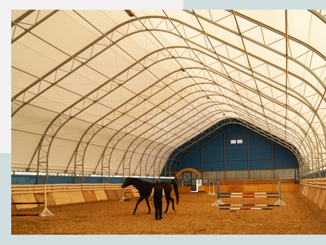 Строительство конных манежей в Топках